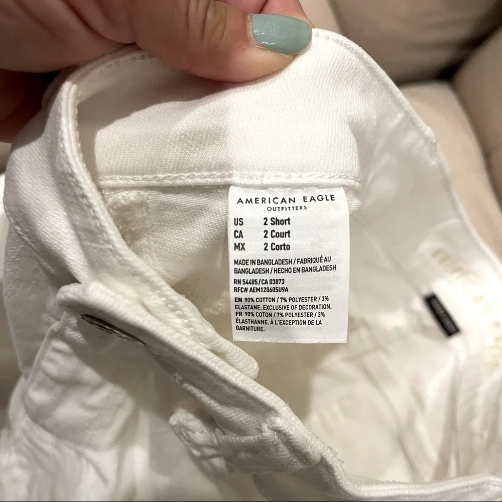 R: American Eagle Super Stretch White Jeggings 2 Short